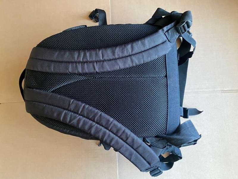 LOWEPRO  CAMERA BAG IN GOOD  CONDITION